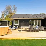 6 Bedroom In Holiday home