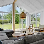 6 Bedroom In