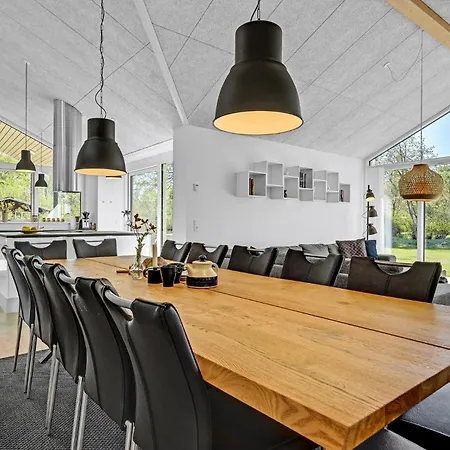 6 Bedroom In *