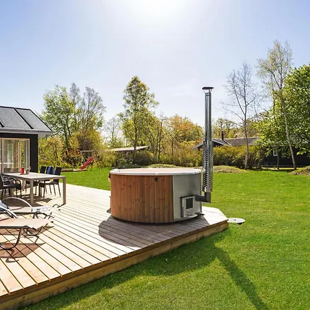 5 Bedroom Lovely Home In Glesborg