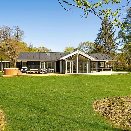 6 Bedroom In * Glesborg