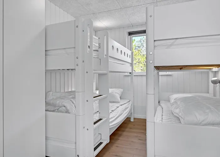 Дом отдыха 6 Bedroom In